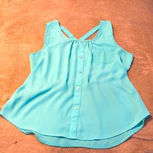 Women’s sleeveless shirt l. It’s size large. Only wore once.
